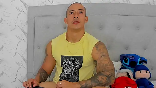 luigiferrara online show from November 19, 9:59 pm