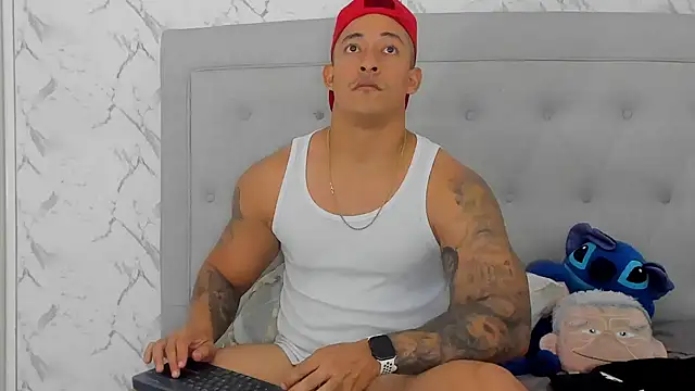 luigiferrara online show from December 14, 8:46 pm