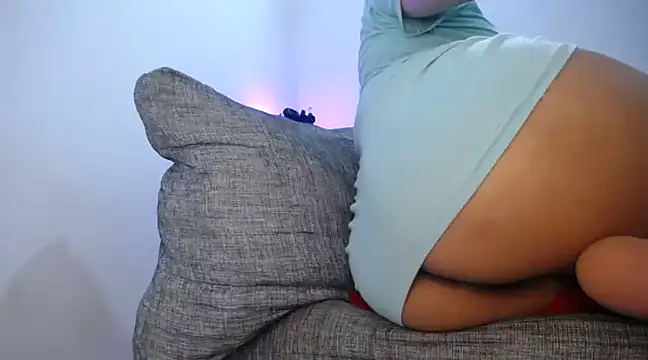 Snapshot of Sophia_dirty31 chatting on February 20, 10:37 pm Sophia dirty31 online show from February 20, 10:37 pm