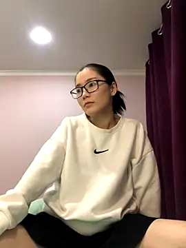 Snapshot of Milka23 chatting on December 7, 5:53 pm Milka23 online show from December 7, 5:53 pm
