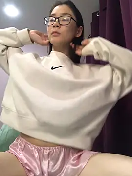 Snapshot of Milka23 chatting on December 14, 7:57 pm Milka23 online show from December 14, 7:57 pm