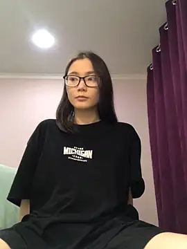Snapshot of Milka23 chatting on December 24, 1:28 pm Milka23 online show from December 24, 1:28 pm