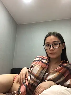 Snapshot of Milka23 chatting on February 8, 11:12 am Milka23 online show from February 8, 11:12 am