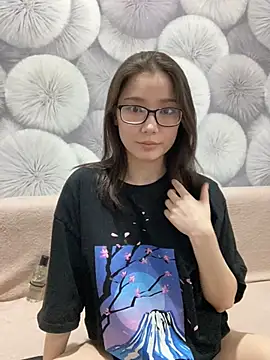 Snapshot of Milka23 chatting on March 8, 10:13 pm Milka23 online show from March 8, 10:13 pm