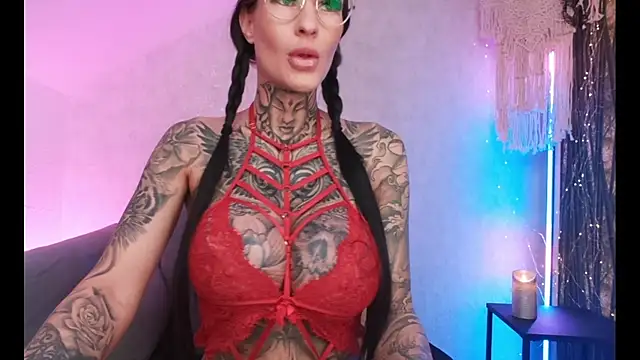 Snapshot of MeganWitch chatting on January 24, 6:14 pm MeganWitch online show from January 24, 6:14 pm