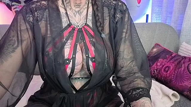 Snapshot of MeganWitch chatting on October 21, 4:51 pm MeganWitch online show from October 21, 4:51 pm