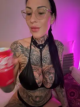 MeganWitch online show from May 9, 9:31 pm