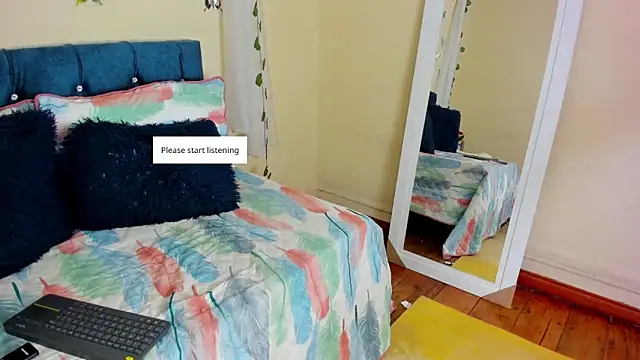 Snapshot of cristalwalker__ chatting on October 2, 11:39 am cristalwalker online show from October 2, 11:39 am