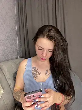 Lola Hale online show from February 7, 6:55 pm