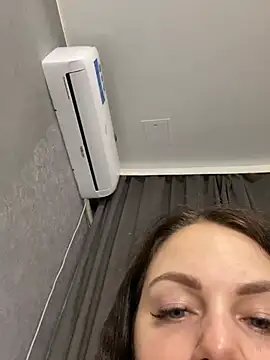 Lola Hale online show from February 8, 5:49 pm