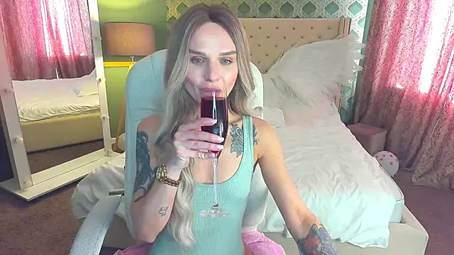 KiraGrayy online show from March 8, 1:47 pm