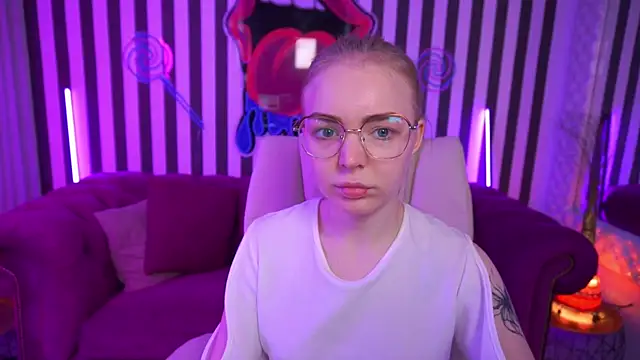 EmilySunshineS online show from May 7, 12:54 pm