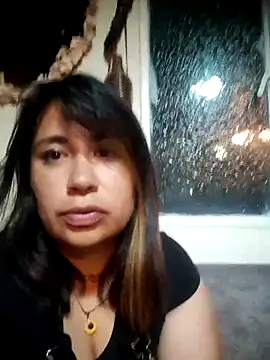 Snapshot of Alunay_girl chatting on October 23, 5:51 am Alunay girl online show from October 23, 5:51 am