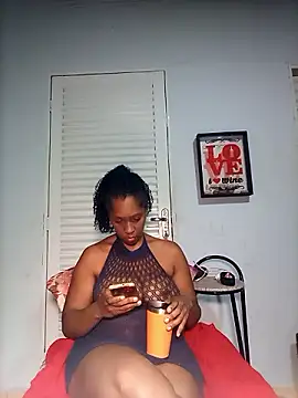 Snapshot of Luhma_hot chatting on December 4, 1:03 am Luhma hot online show from December 4, 1:03 am