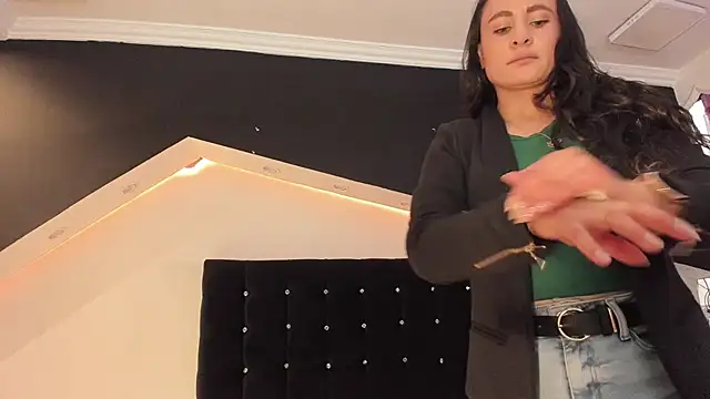 Coral Gibson online show from May 12, 2:25 pm