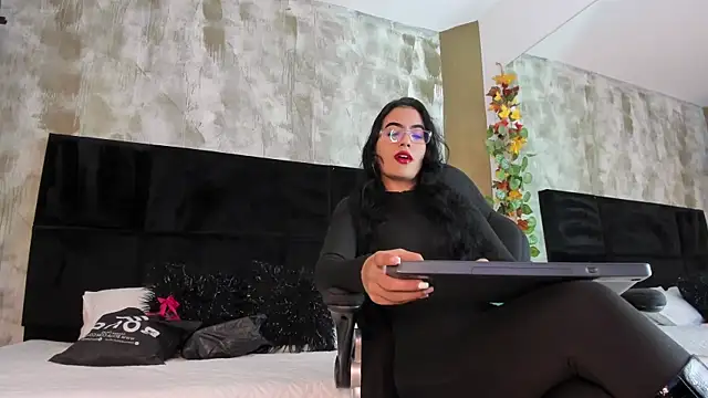 Ellaochoa online show from January 8, 11:32 am