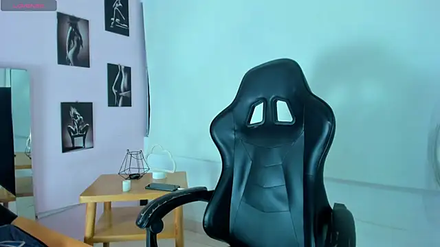 miavalentinaaa online show from December 10, 4:02 am