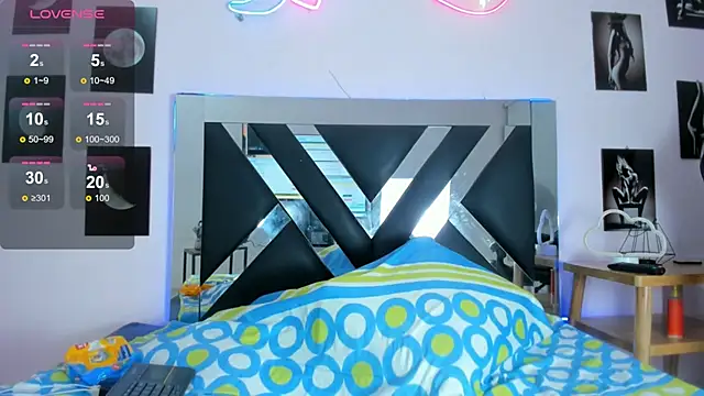 miavalentinaaa online show from December 18, 1:15 am