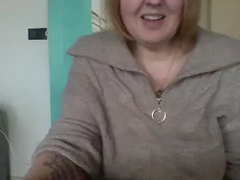 Snapshot of Sandcoq chatting on December 5, 2:00 pm Sandcoq online show from December 5, 2:00 pm