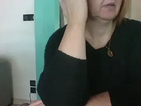 Snapshot of Sandcoq chatting on December 18, 8:31 am Sandcoq online show from December 18, 8:31 am