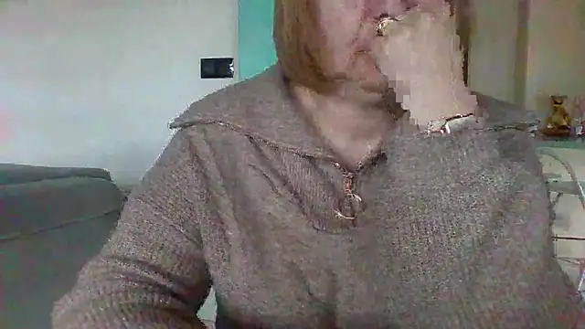 Snapshot of Sandcoq chatting on March 11, 9:24 am Sandcoq online show from March 11, 9:24 am