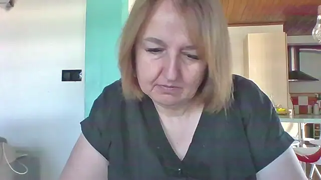 Snapshot of Sandcoq chatting on April 9, 9:04 am Sandcoq online show from April 9, 9:04 am