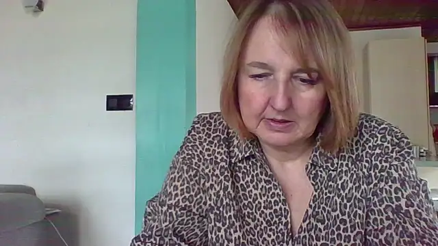 Snapshot of Sandcoq chatting on April 16, 11:55 am Sandcoq online show from April 16, 11:55 am
