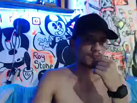 roystonee01 online show from September 18, 1:18 am