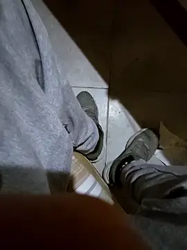 Snapshot of Alexxxmaster1312 chatting on December 20, 11:34 pm Alexxxmaster1312 online show from December 20, 11:34 pm