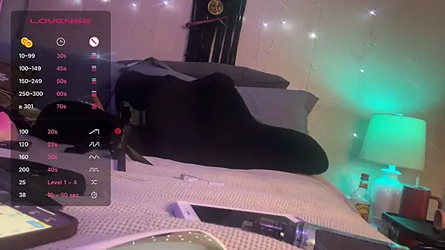 Snapshot of Dani_Dragon69 chatting on February 19, 8:33 am Dani Dragon69 online show from February 19, 8:33 am