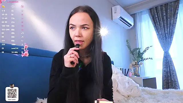 Snapshot of SynneFrary chatting on October 13, 6:02 am SynneFrary online show from October 13, 6:02 am