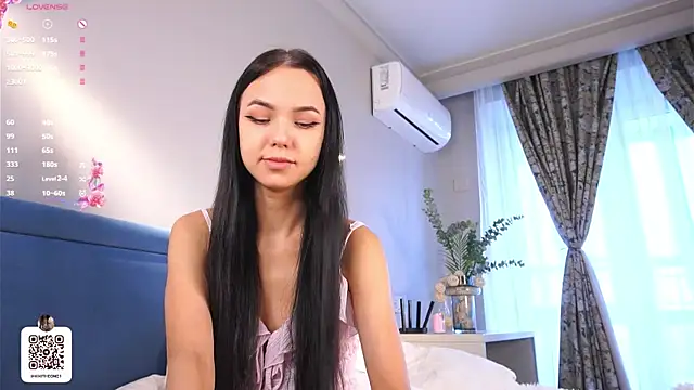 Snapshot of SynneFrary chatting on October 14, 6:03 am SynneFrary online show from October 14, 6:03 am