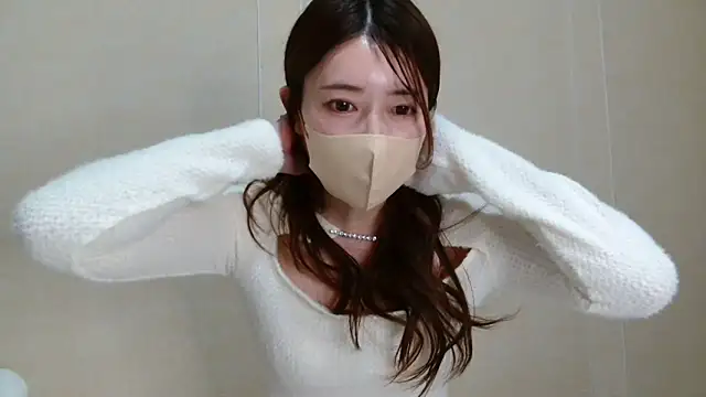 -Mami-xo online show from December 8, 8:20 am