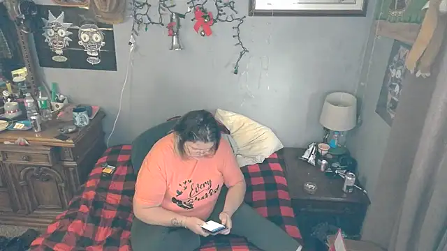 Snapshot of wild_hot_mess chatting on December 5, 1:28 pm wild hot mess online show from December 5, 1:28 pm