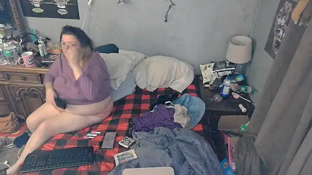 Snapshot of wild_hot_mess chatting on December 8, 12:41 pm wild hot mess online show from December 8, 12:41 pm