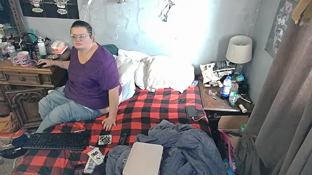 Snapshot of wild_hot_mess chatting on December 8, 3:45 pm wild hot mess online show from December 8, 3:45 pm