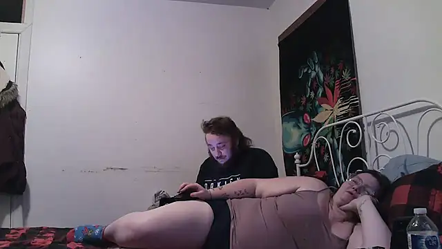 Snapshot of wild_hot_mess chatting on January 19, 1:32 am wild hot mess online show from January 19, 1:32 am