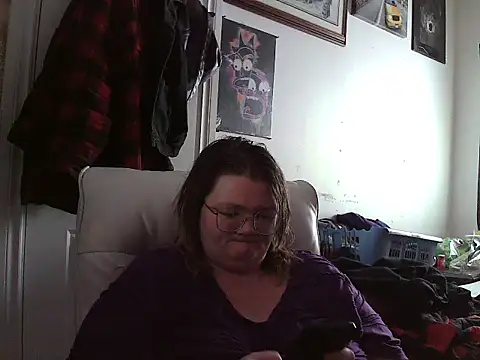 Snapshot of wild_hot_mess chatting on February 16, 6:32 pm wild hot mess online show from February 16, 6:32 pm