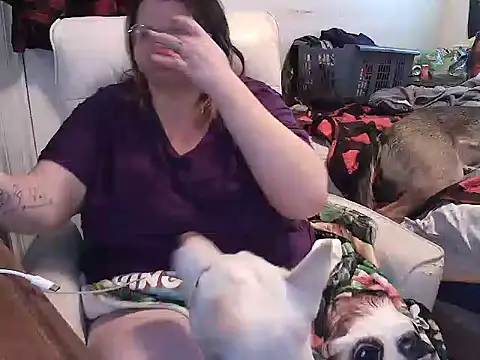 Snapshot of wild_hot_mess chatting on February 16, 9:48 pm wild hot mess online show from February 16, 9:48 pm