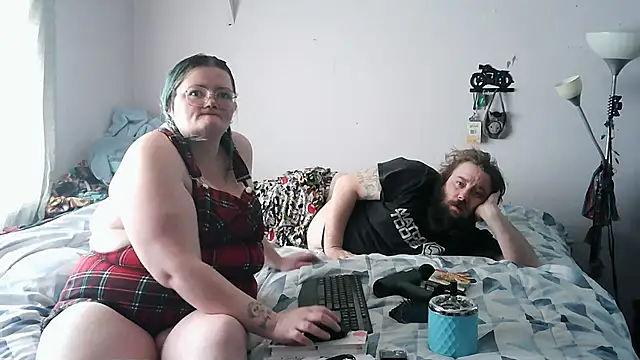 Snapshot of wild_hot_mess chatting on February 13, 8:16 pm wild hot mess online show from February 13, 8:16 pm