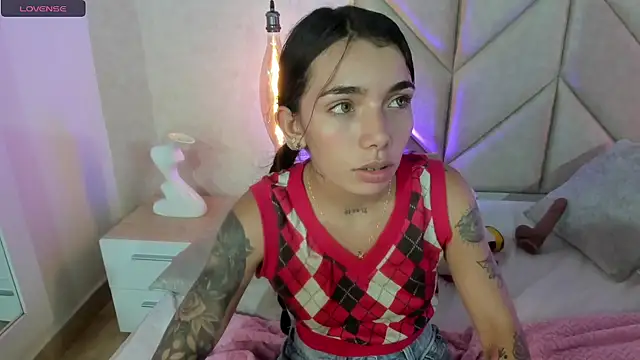 Mollymoon1 online show from December 11, 12:02 am