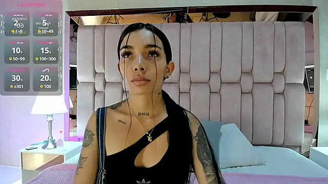 Mollymoon1 online show from December 15, 2:27 pm