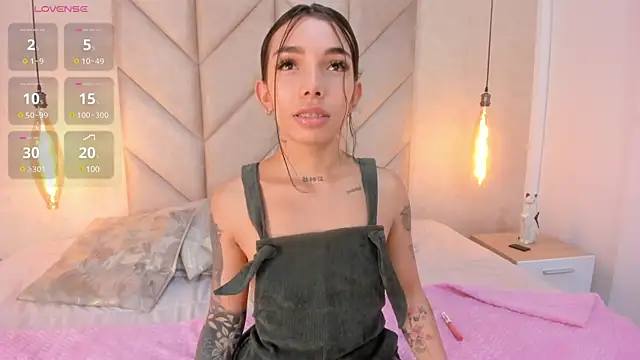 Mollymoon1 online show from March 5, 7:06 pm