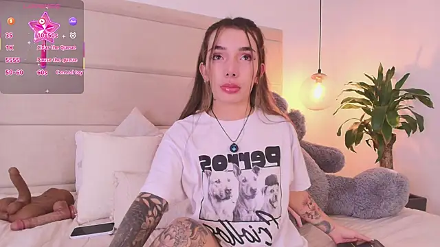 Mollymoon1 online show from September 19, 9:15 pm