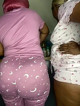 Pearl 00 online show from February 13, 9:00 pm