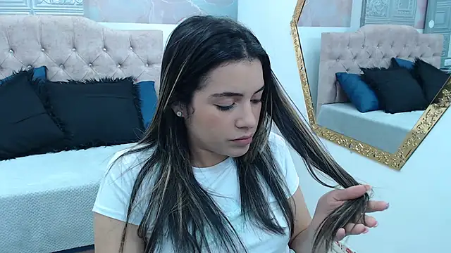 Leah Means  online show from December 27, 3:48 pm