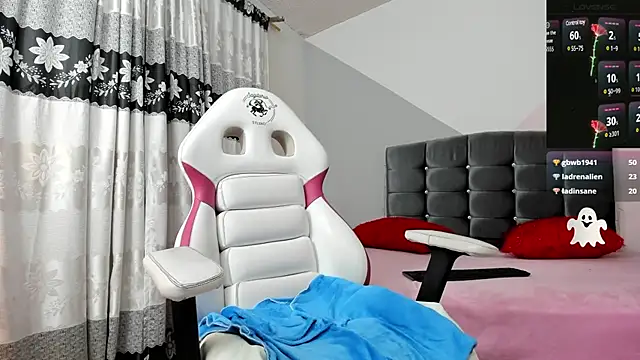 Camcrush   online show from December 12, 10:52 pm