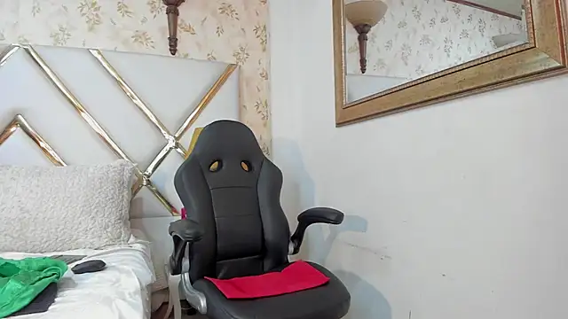 Snapshot of MalorySweet chatting on February 15, 2:25 pm MalorySweet online show from February 15, 2:25 pm