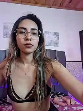 Scarlett Khan online show from December 31, 1:19 pm