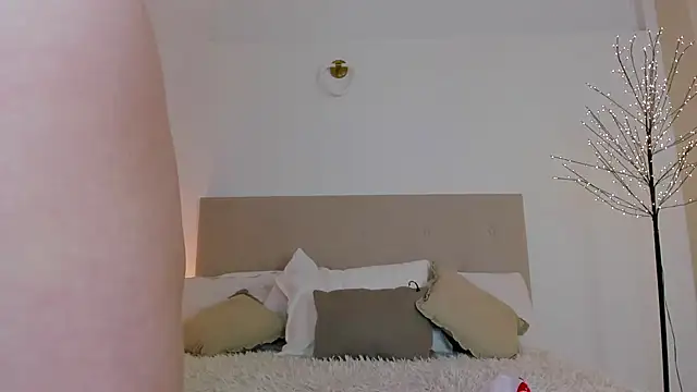 L1ittle kitty  online show from February 5, 5:20 pm